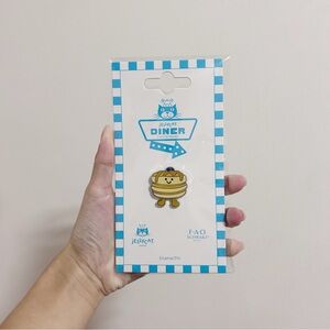 FAO SCHWARZ Exclusive Jellycat Pancake Pin NWT